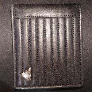 NEW Guess bifold wallet